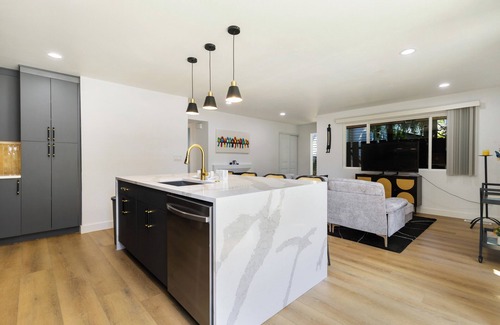 Lake Hills House | Superb 3-bedroom townhome in Bellevue