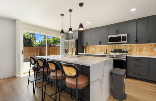 Lake Hills House | Superb 3-bedroom townhome in Bellevue