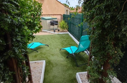 Les Bormettes Apartment | Superb apartment close to the port and beach.