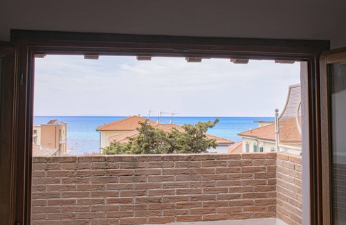 San Vincenzo House | Superb apartment located just 30 m from the sea, ideal for a family !