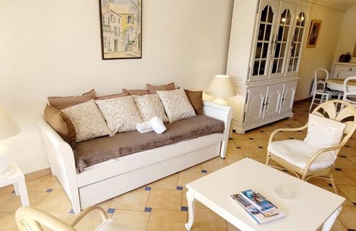 Sainte-Maxime City Centre Apartment | Superb Apt Great Comfort with Balcony & Pool