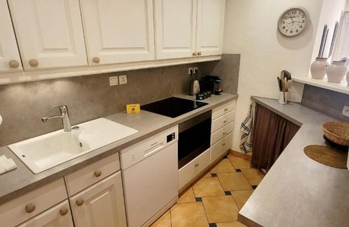Sainte-Maxime City Centre Apartment | Superb Apt Great Comfort with Balcony & Pool