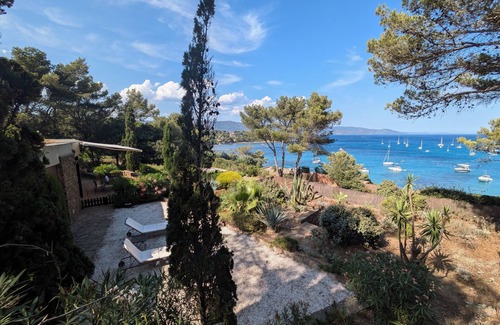 Cap Benat Villa | Superb architect villa, facing the sea, private domain of Gaou Bénat