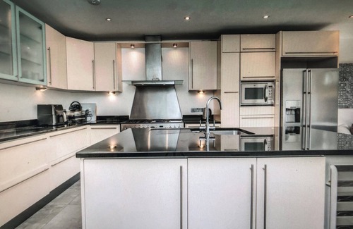 Wimbledon House | Superb contemporary house with parking close to Wimbledon Common