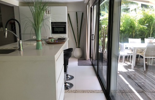 Bas du Fort Apartment | Superb Dupleix ground floor apartment with sea view Bas du Fort