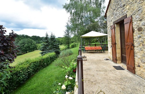 Prats-du-Perigord House | Superb Holiday Home in Prats-du-Périgord with Swimming Pool