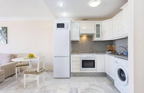 Los Gigantes Apartment | SUPERB LOCATION - PANORAMIC SEA & CLIFF VIEWS - WIFI - SATELLITE TV- SKY TV