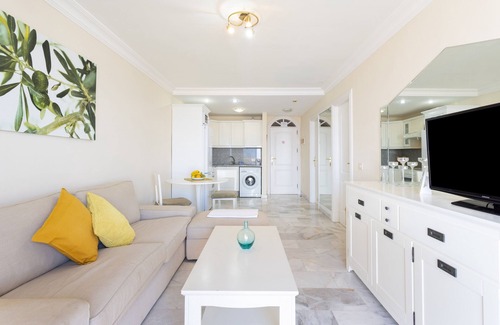 Los Gigantes Apartment | SUPERB LOCATION - PANORAMIC SEA & CLIFF VIEWS - WIFI - SATELLITE TV- SKY TV