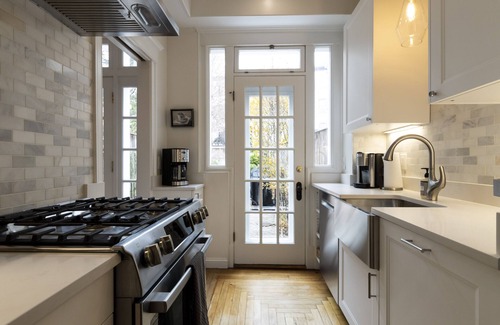 Georgetown House | Superb location, garage parking included