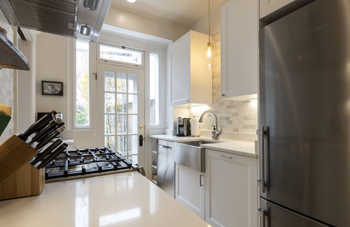 Georgetown House | Superb location, garage parking included