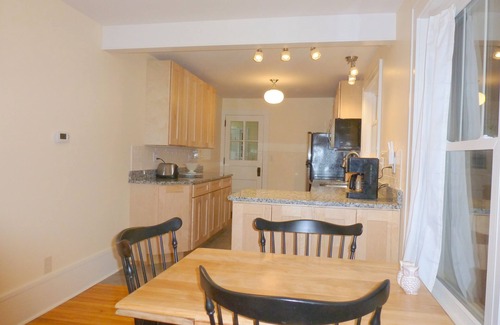Burlington Apartment | Superb location walk everywhere, Downtown Campus District Burlington