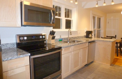 Burlington Apartment | Superb location walk everywhere, Downtown Campus District Burlington