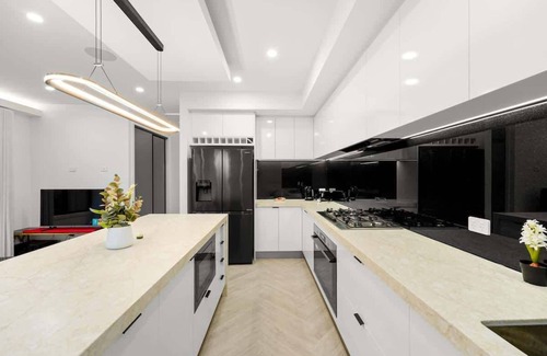 Burwood House | Superb Newly Built Family 4BR Townhouse in Burwood
