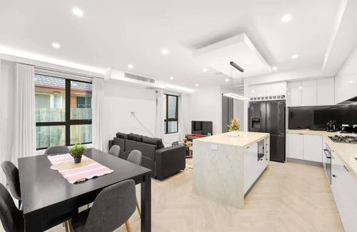 Burwood House | Superb Newly Built Family 4BR Townhouse in Burwood