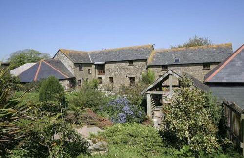 Bodinnick House | Superb Old Farmhouse near the Beach with Large Hot Tub , Free Access to an Indoor Pool, Free Animal Feeding ,Free Pony Rides and Free Tractor Rides