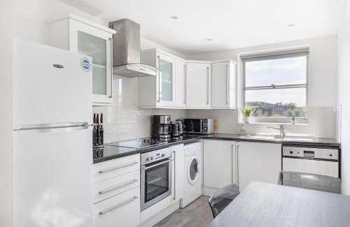 Kensington Apartment | Superb penthouse with 2 bathrooms and roof terrace