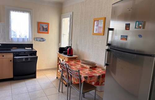 Six-Fours-les-Plages Apartment | Superb sea view over SANARY bay, spacious, quiet, terrace, air-conditioned, EVERYTHING ON FOOT