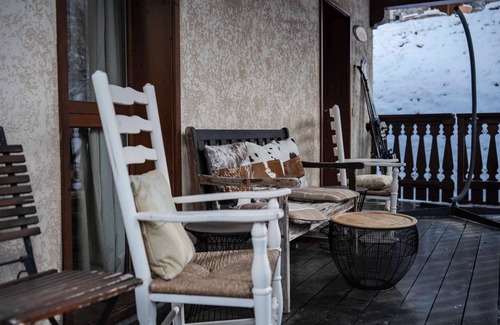Les Brevieres Ski Chalet | Superb self catered ski Chalet in Tignes-les-Brevieres 50m from lift