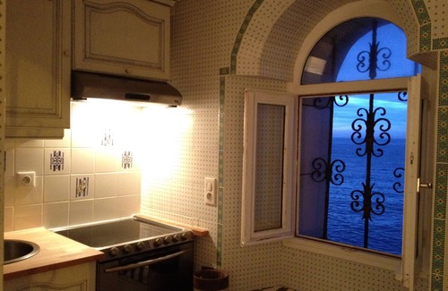 Collioure Apartment | Superb sunny apartment "feet in the water" in the historic center