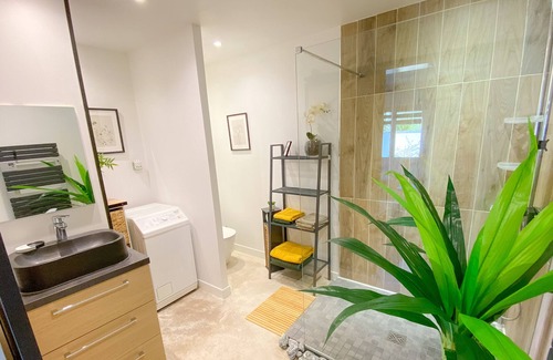 Mauguio Apartment | Superb town center apartment with garden