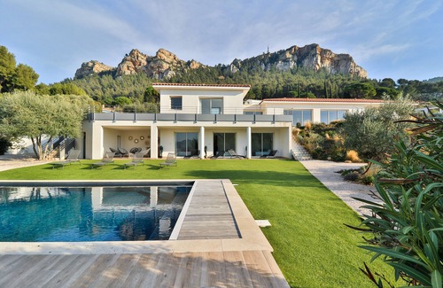 Cassis Villa | Superb villa with pool and sea view in Cassis for 12 people