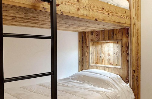 Val-d'Isere Apartment | Superbe 2 Pièces + Cabine Rénové, Pied des Pistes, Val d'Isère, 6 Pers., Parking, Balcon Sud - FR-1-518-42