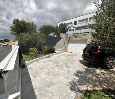 Villeneuve-les-Beziers Apartment | Superbe appartement dans villa avec piscine