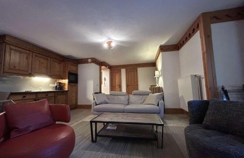 Meribel Village Apartment | Superbe Appartement 4P 6 Pers avec Piscine et Parking à Méribel - FR-1-180-598