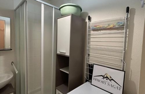 Besse-et-Saint-Anastaise Apartment | Superbe T2 Cabine avec Terrasse et Parking à Super Besse - FR-1-814-66