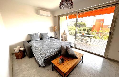 Cros-de-Cagnes Apartment | Superbe studio, 200 m de la mer, climatisé avec terrasse et parking privé