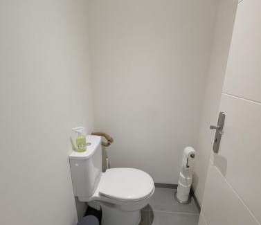 Istres Apartment | Superbe T2 neuf - 5min du centre au calme avec vue sur prairie