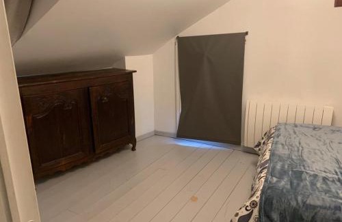 Saint-Cere Apartment | SUPERBE TRIPLEX MEUBLÉ TOUT CONFORT HYPER CENTRE ST CÉRÉ 3 CHAMBRES WIFI 120 M2 8 pers max