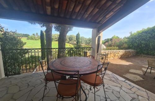 Saint-Cyr-sur-Mer Villa | SUPERBE VILLA-DOMAINE AVEC GOLF PISCINE ET TENNIS
