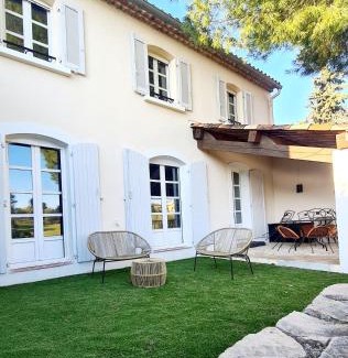 Saint-Cyr-sur-Mer Villa | SUPERBE VILLA-DOMAINE AVEC GOLF PISCINE ET TENNIS