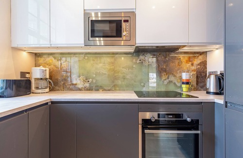 Harlesden Apartment | Superbly appointed and peaceful central London apartment