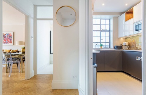 Harlesden Apartment | Superbly appointed and peaceful central London apartment