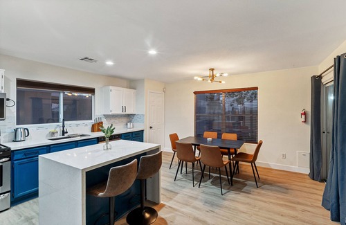 Silverado Ranch House | Superhost 5 star 3 Bedroom 2.5 Bathroom Townhouse