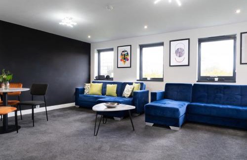 Peterborough Apartment | Superior 1-Bed Apartment with 2 Sofa Beds Sleeps 6