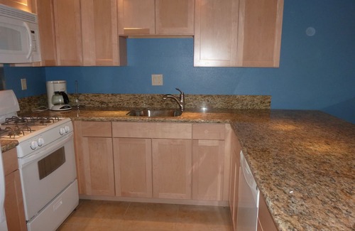 Kihei Condo | Superior 1 Bed Bright decor Part ocean view King Bed No risk of zoning change
