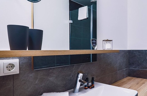 Rain Apartment | Superior Doppelzimmer mit Balkon Super Flex BF - Hotel Stockinggut by Avenida Leogang