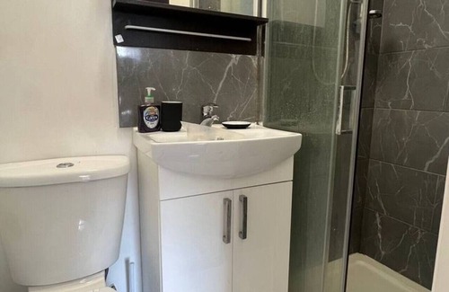 West Ham Apartment | Superior Double Room