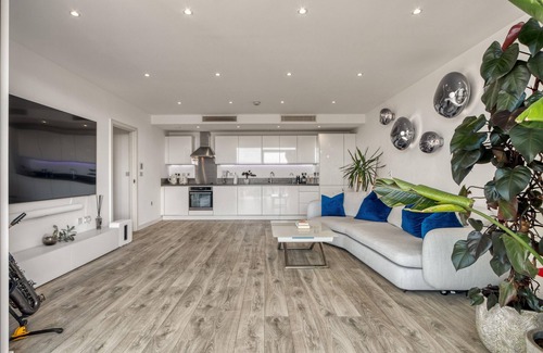 Syon Apartment | Superior Luxury 2BD|2BA w Spectacular View