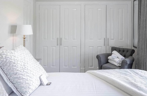 Falkirk Apartment | Superior One Bedroom Apartment