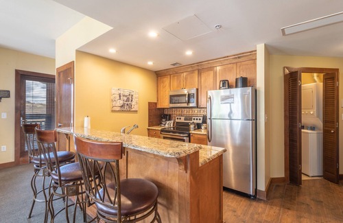 Park City Condo | Superior Ski In Ski Out w/Direct Views of Slopes & Gondola Pool Conde Nast Forbes Award Winner B422