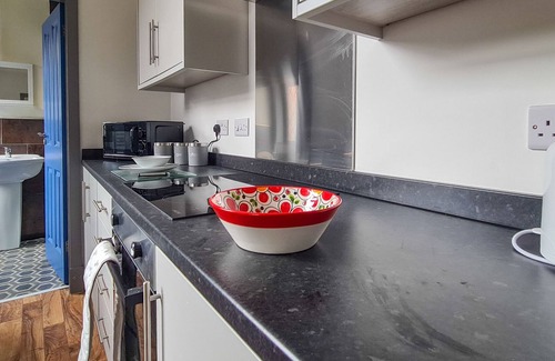Burnley House | Superior Triple bedroom with Ensuite Church view