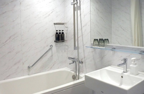 Hiroshima City Centre Hotel | Superior Twin Room with City View Train Street /Hiroshima Hiroshima