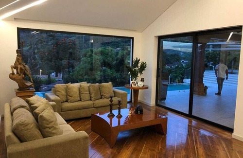 Envigado Villa | SUPERLUXE Villa Grande/Pool & Jacuzzi by NOMAD GURU