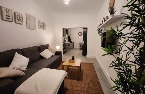 Grangetown Apartment | SuperValue Suite 6 - Fast WiFi, Hotel Linen, Keyless Entry, City only 10 Mins - BY PROPERTY PROMISE