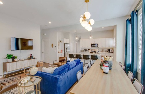 Berry Hill House | Supreme Luxury-Mins To Downtown-5 Full Baths