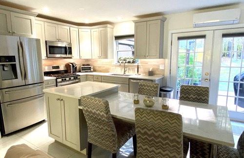 Queensbury House | SUPREMELY STYLISH HOME WITH HOT TUB, SAUNA, PLUNGE POOL, RESORT STYLE BACKYARD